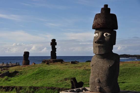 As ruínas de Tahai, a 15 minutos de caminhada de Hanga Roa, a única cidade de Rapa Nui (ou Ilha de Páscoa), no Oceano Pacífico